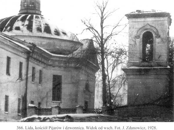 Kościół pijarów i dzwonnica. Fot. J. Zdanowicz, 1928 r. 